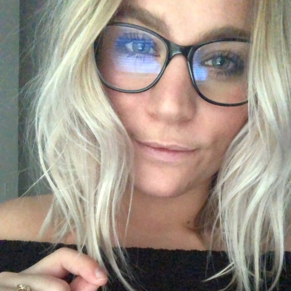 Meet your Posher, Alexia
